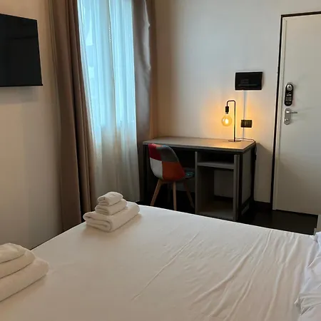 Dazio Exclusive Rooms-3